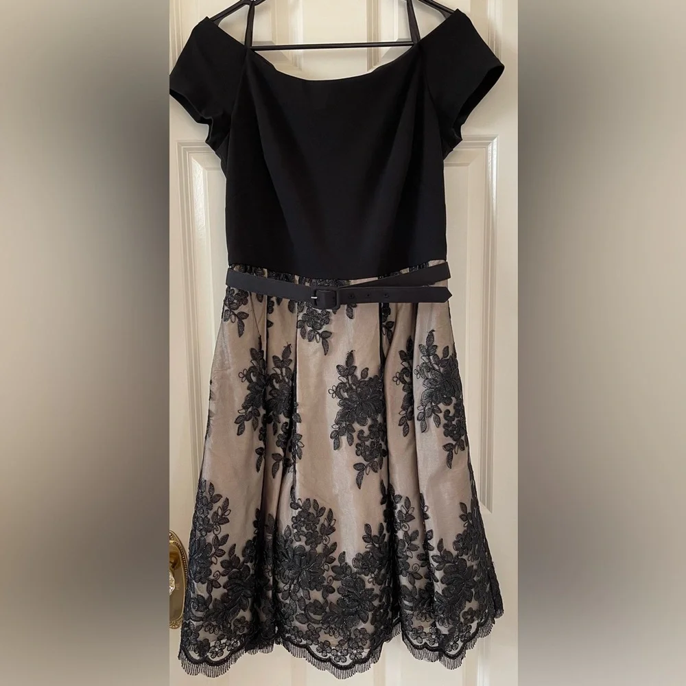 Eliza J - Off the Shoulder Lace Dress with Beaded Appliqué Size 10 - EUC! - Picture 2 of 3